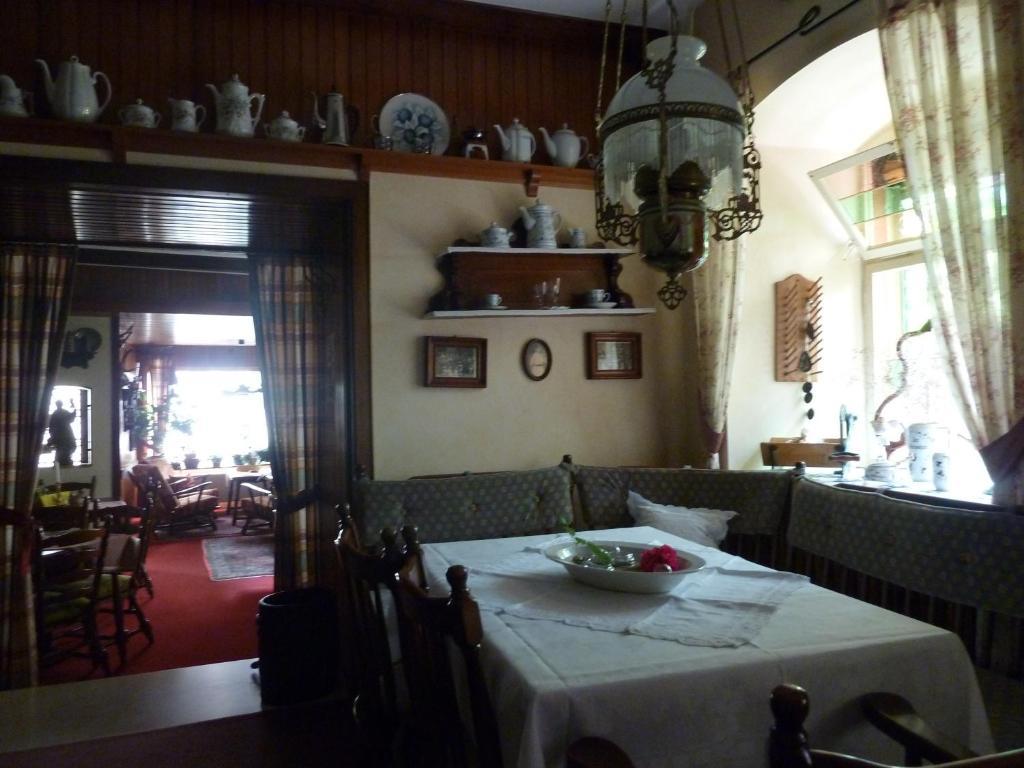 Bed and Breakfast Alte Weinstuben Steinfelder Hof Garni Елленц-Польтерсдорф Екстер'єр фото